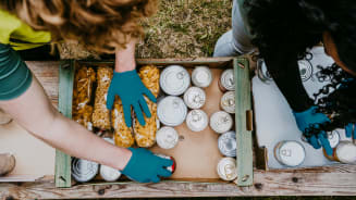 People Volunteer Food