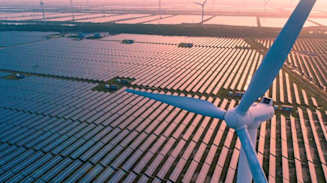 AI Innovations in Renewable Energy: Transforming the Sector