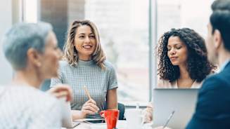 The gender pay gap continues to persist. Aon’s expertise helps organizations make progress through policies and comprehensive rewards and benefit programs.