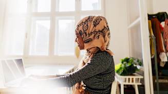 vrouw remote werk