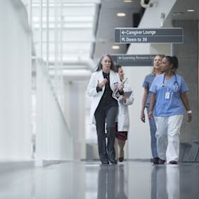 hospital-961012938